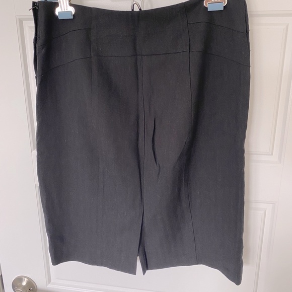 Pencil Skirt with Shallow Pockets - Picture 5 of 8